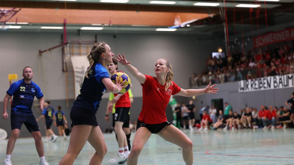 Julia Strach (am Ball) vom KV Adler Rauxel und Lea Witthaus (r) vom Schweriner KC gehören dem deutschen EM-Kader an. Foto Lukas