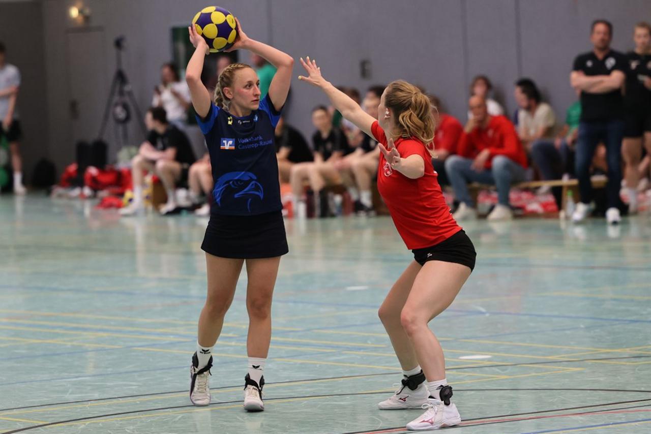 Julia Strach am Ball für Adler Rauxel