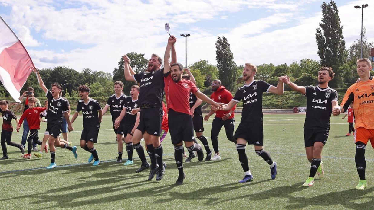 630_0900_2641723_2022_06_06_FB_Jubel_SG_Castrop_gegen_FC-1648x824